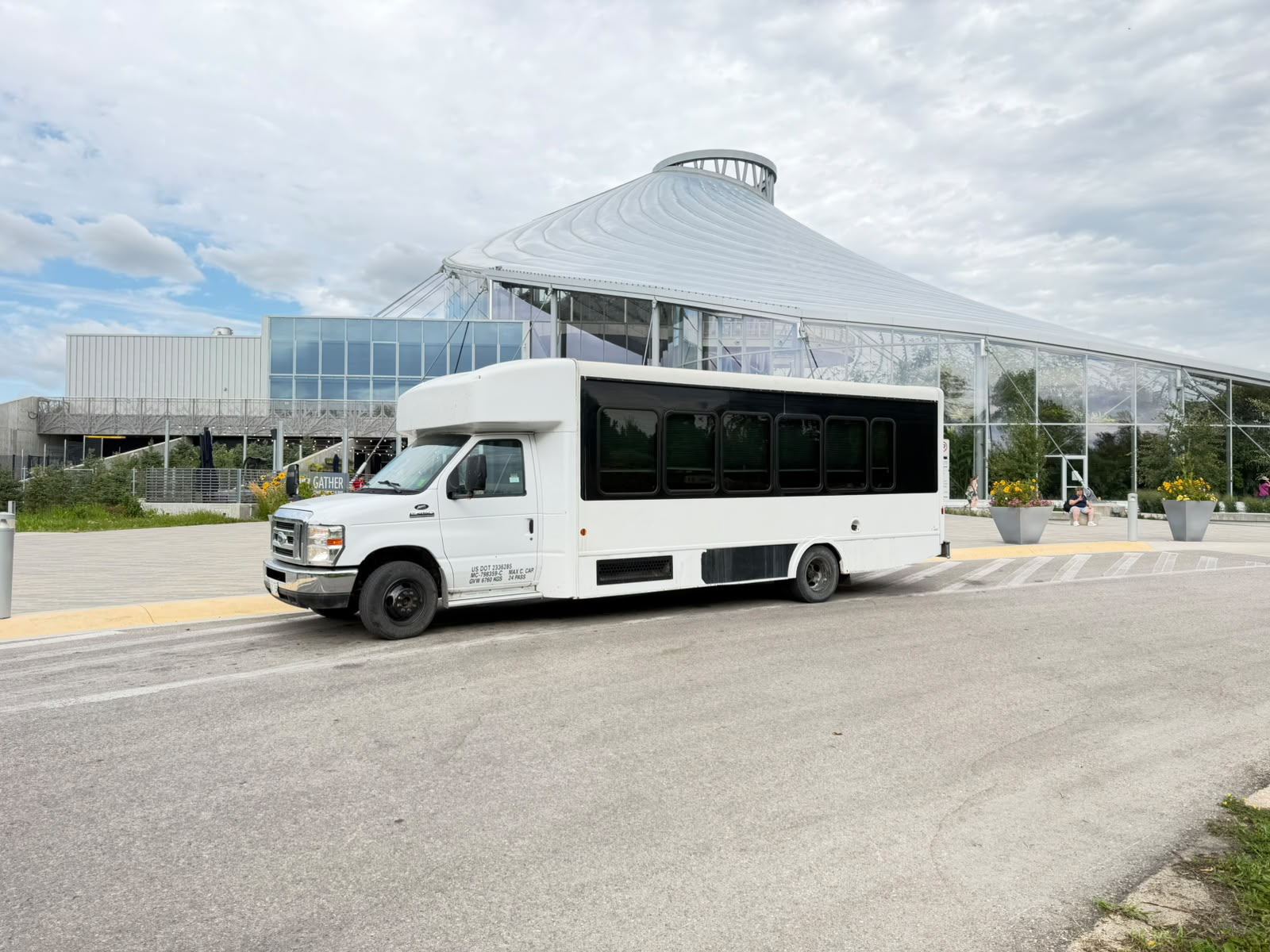 22/24 Passenger Party Bus